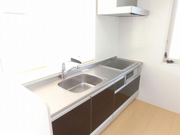 キッチン　３口ＩＨコンロ付きシステムキッチン！