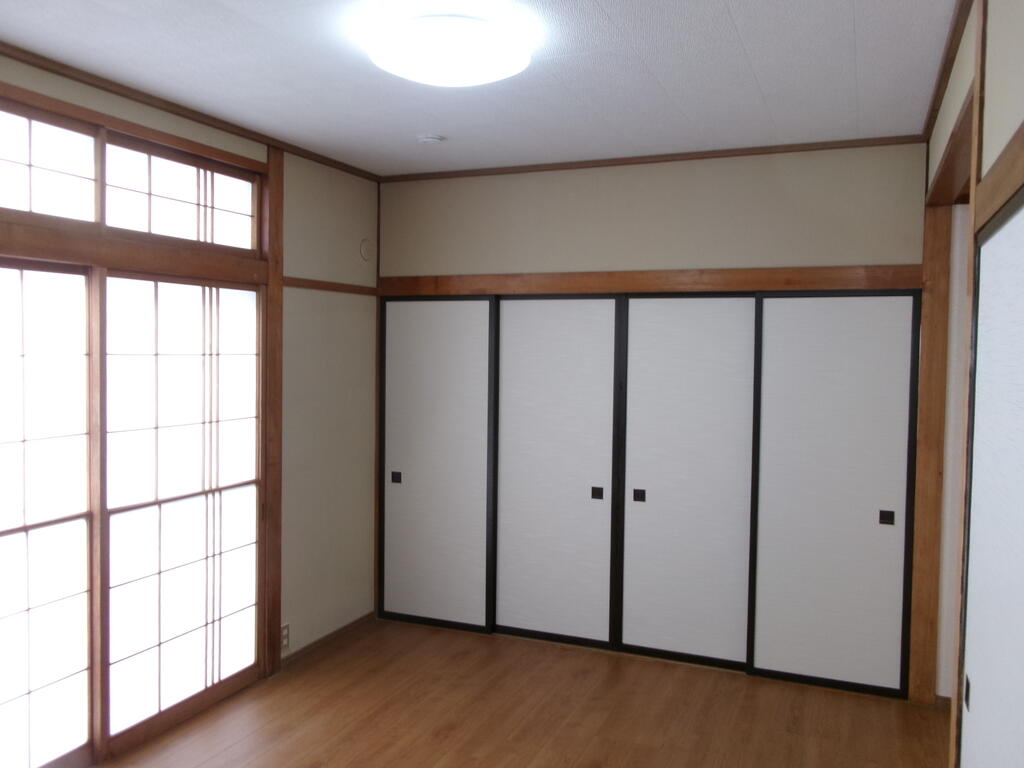 山形市 2階建 築39年の居間写真