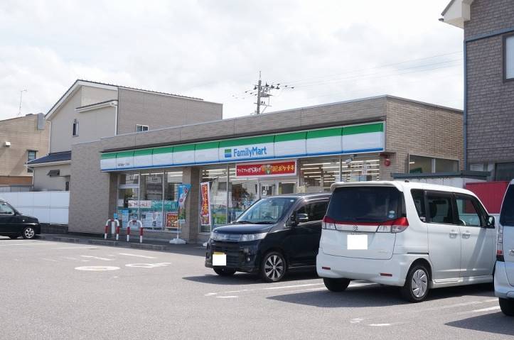 コンビニ　ファミリーマート（コンビニ）まで468m