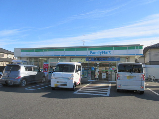 コンビニ　ファミリーマート大宮上小町店（コンビニ）まで551m