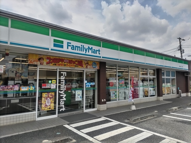 コンビニ　ファミリーマート　越谷赤山三丁目店（コンビニ）まで53m