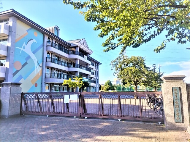 小学校　越谷市立出羽小学校（小学校）まで1100m