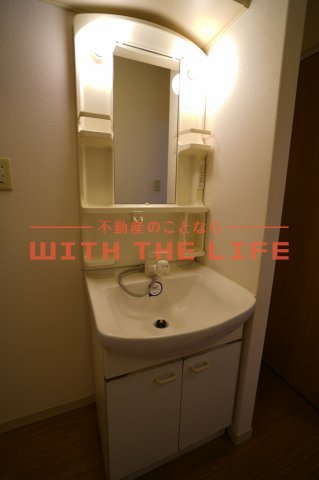 洗面設備　独立洗面台あり、毎朝おしゃれに忙しい女性の方におすすめです