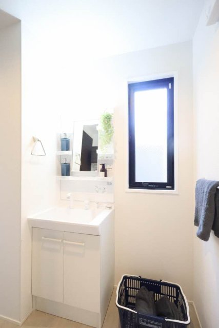 洗面設備　家具・インテイリアは含みません。