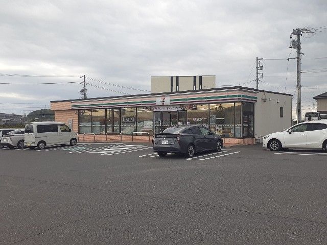 コンビニ　セブンイレブン桑名城山台店（コンビニ）まで550m