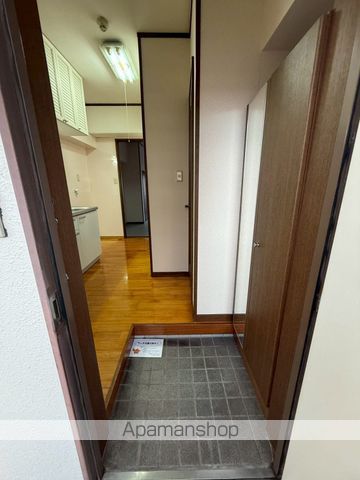 第8年見マンションの玄関写真