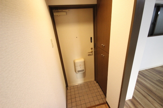 玄関　※別部屋の写真です