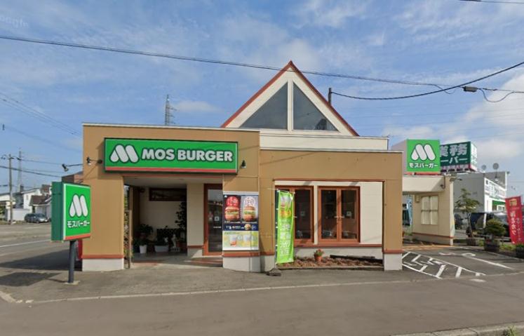 飲食店　モスバーガー恵庭店（飲食店）まで878m