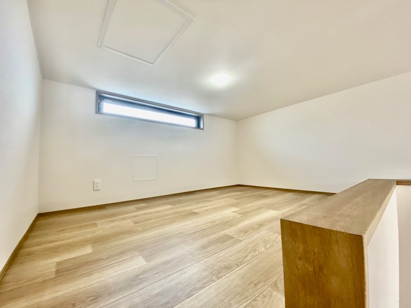 その他部屋・スペース　寝室にも物置にも出来るロフト付き