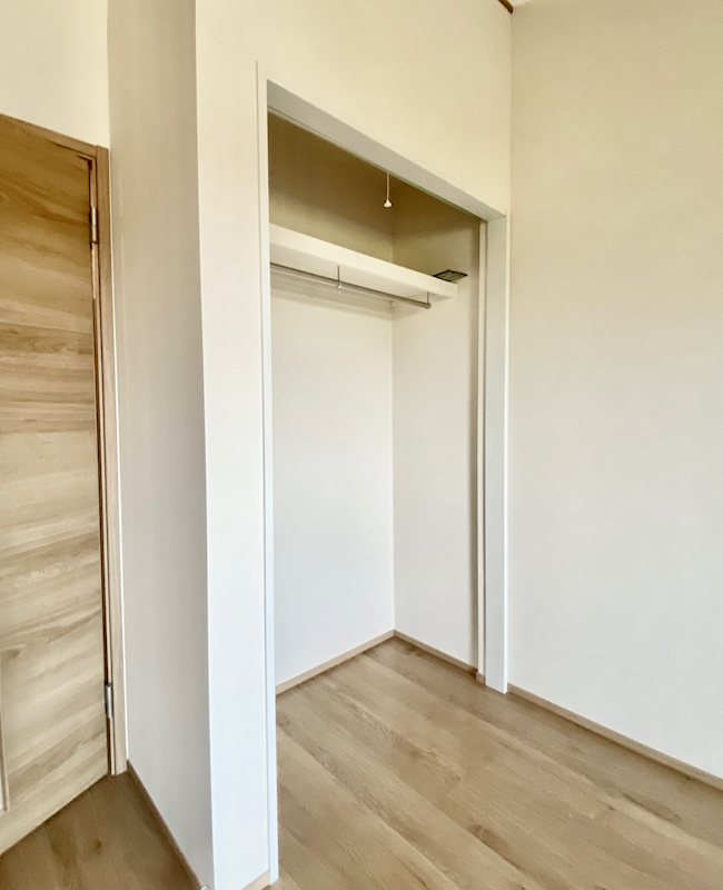 収納　収納はロールスクリーンで目隠しが可能です。