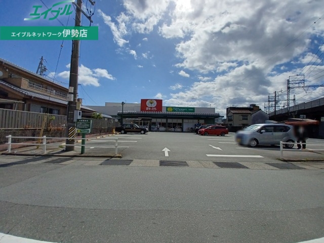 コンビニ　ファミリーマート 伊勢神久店（コンビニ）まで200m
