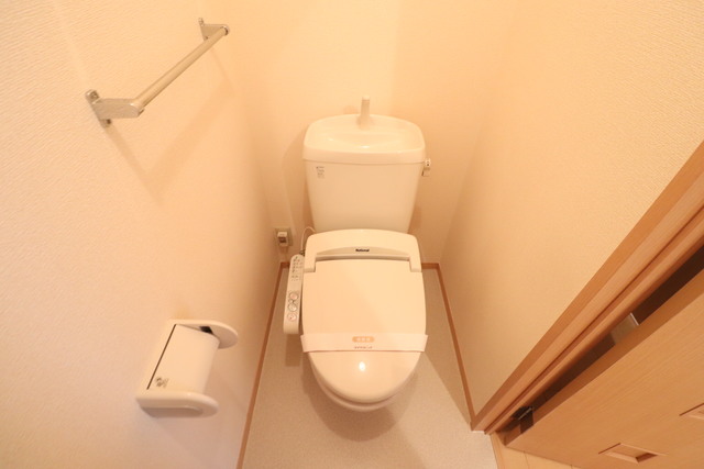 トイレ　温水洗浄便座