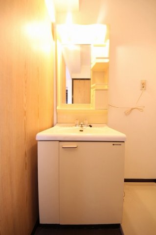 洗面設備　朝の身支度には欠かせない独立洗面化粧台