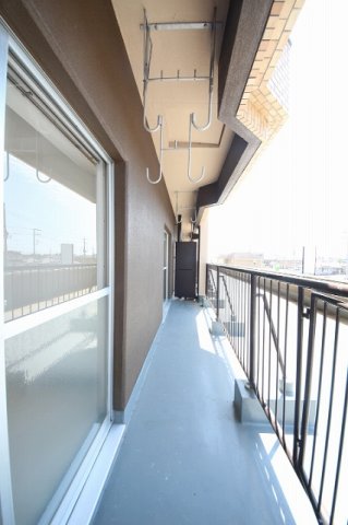 バルコニー　外からの目が気にならないバルコニーで洗濯物が干せます