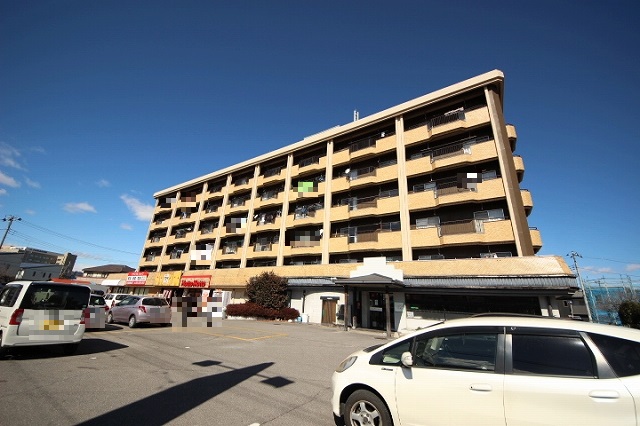建物外観　６階建てのマンションになります