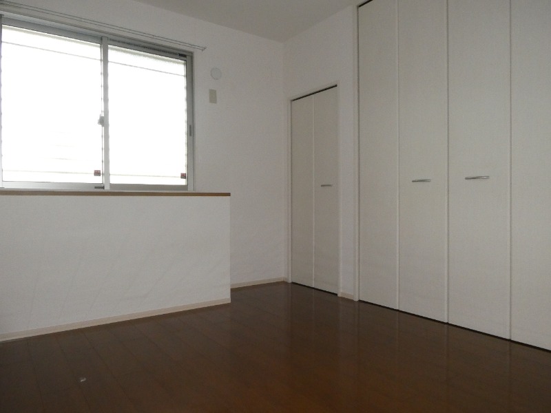 その他部屋・スペース　６．５帖の洋室は大きいバッドを置いても余裕の広さ♪