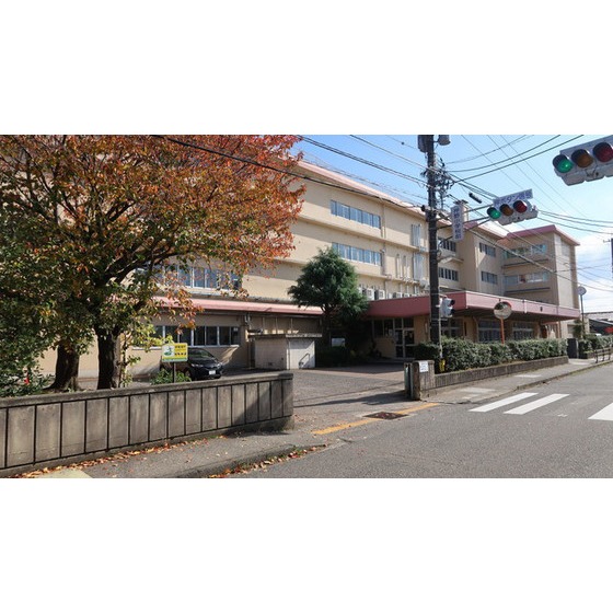 小学校　金沢市立押野小学校（小学校）まで711m