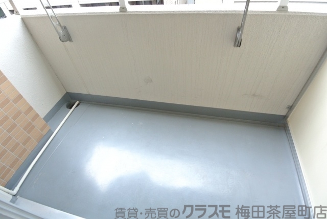 バルコニー　十分な広さのバルコニー