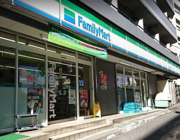 コンビニ　ファミリーマート　金井窪山手通り店（コンビニ）まで318m