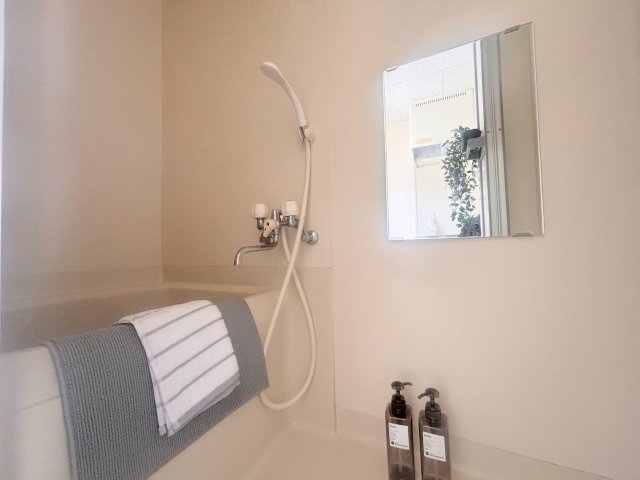バス・シャワールーム　鏡付きです◎