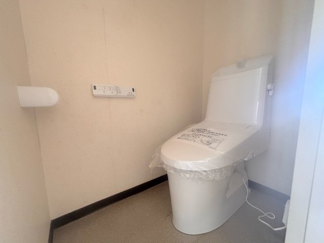 トイレ　ウォシュレット付きトイレです。