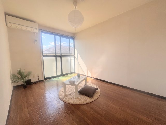 居室・リビング　日当たりがいいのと広々使えるので快適に暮らせます