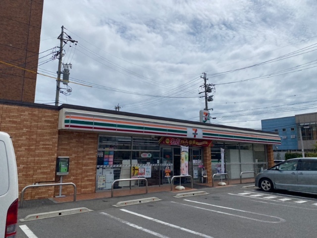 コンビニ　セブンイレブン長野中御所３丁目店（コンビニ）まで63m