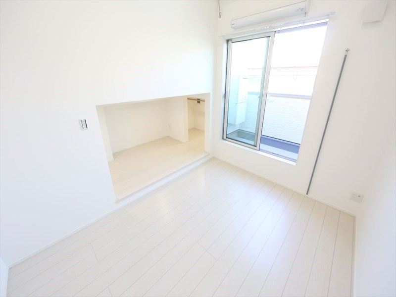 バルコニー　洋室6帖　アンダーロフト4.8帖（収納にも寝室にも使えます）