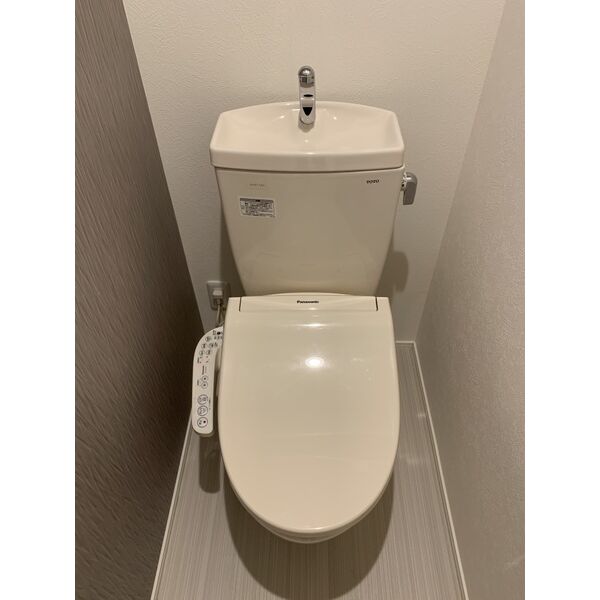 トイレ　※別室の参考写真の為、現況優先です。