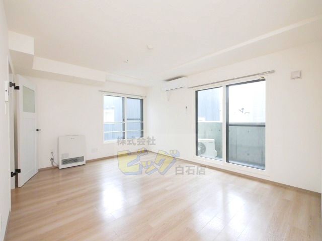 居室・リビング　使いやすい広々としたリビングです♪