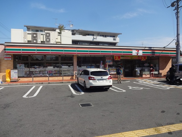 コンビニ　セブンイレブン（コンビニ）まで400m