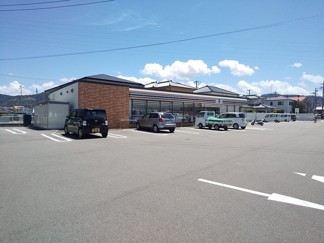 コンビニ　セブンイレブン伊予下吾川東店（コンビニ）まで234m