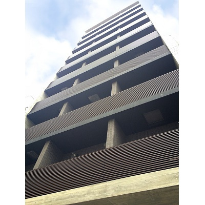 建物外観　近隣に飲食店やコンビニ等あり、外食やお買い物にも便利です