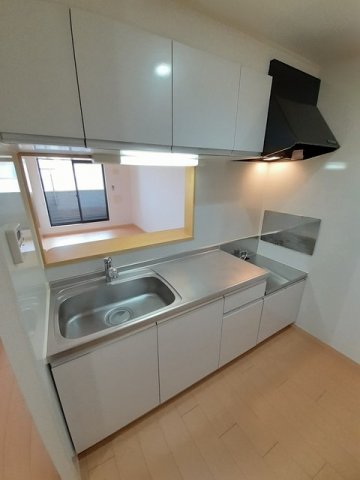 キッチン　コンパクトなキッチンで掃除もラクラク