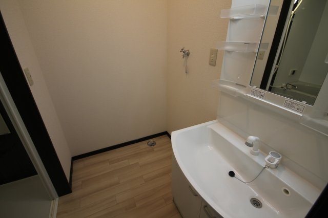 洗面設備　※同物件別号室の写真になります