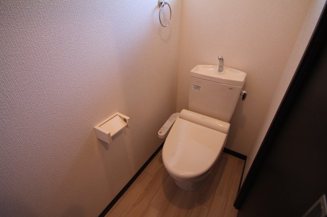 トイレ　※同物件別号室の写真になります