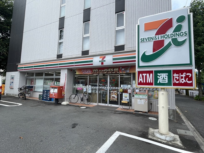 コンビニ　セブンイレブン（コンビニ）まで300m