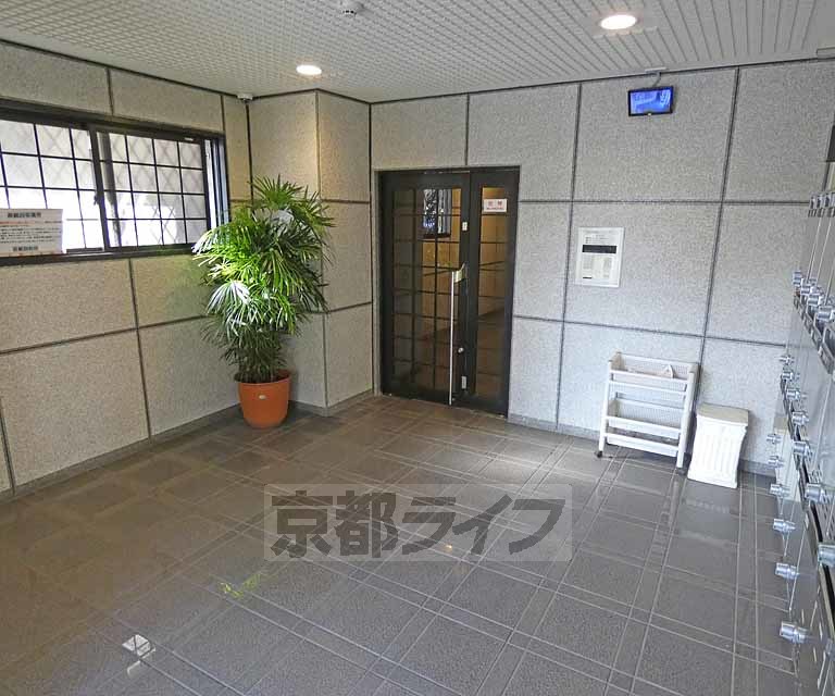 その他共有部分　綺麗なエントランスです。