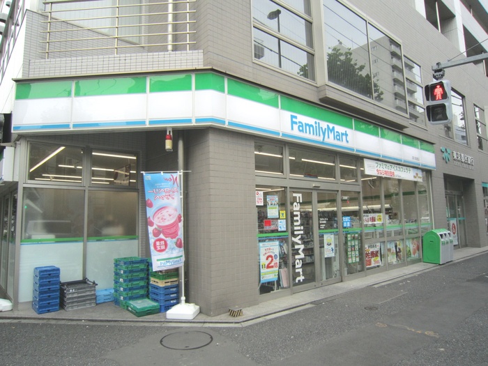 コンビニ　ファミリーマート（コンビニ）まで81m