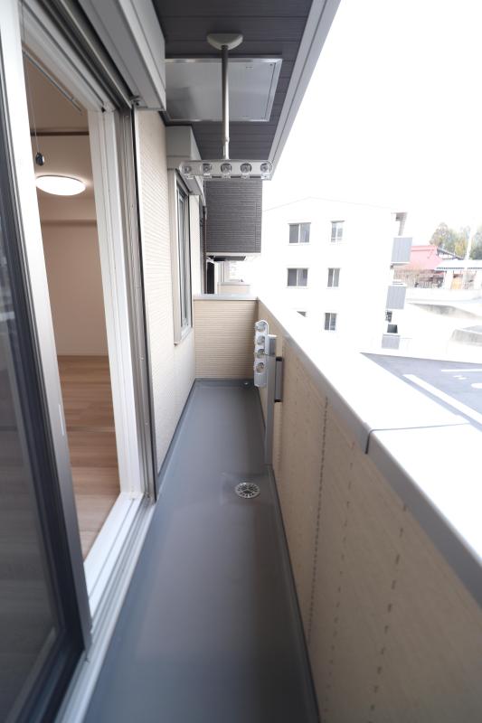 バルコニー　バルコニー　シャッター雨戸付き