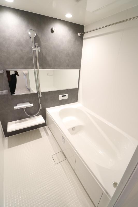 バス・シャワールーム　1　浴室乾燥機、追い焚き付き一坪タイプの浴室