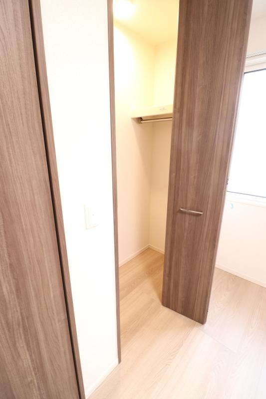 収納　洋室6帖のウォークインクローゼット