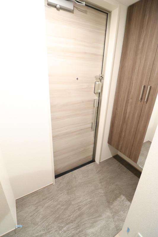 玄関　玄関　シューズボックス付き