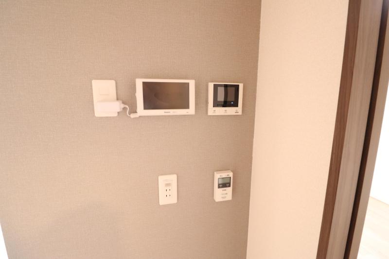 セキュリティ　TVインターホンと太陽光発電機用のリモコン