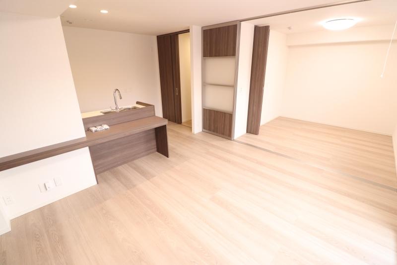 居室・リビング　1　リビング12.9帖と洋室4.6帖