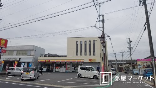 コンビニ　ニューヤマザキデイリーストア（コンビニ）まで1215m