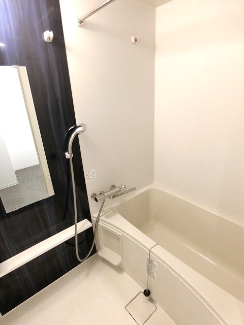 バス・シャワールーム　追い焚き機能・浴室暖房乾燥機付きバスルーム♪雨の日のお洗濯に