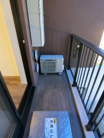 バルコニー　バルコニーは南東向きなので、晴れた日のお洗濯物は朝からよく乾