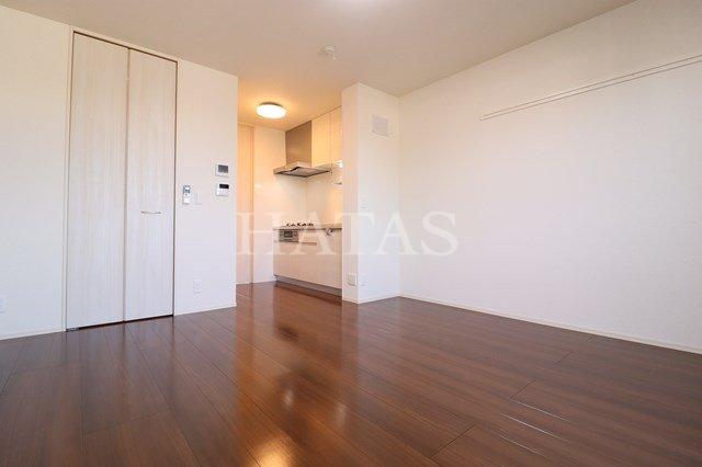 居室・リビング　同物件別部屋です