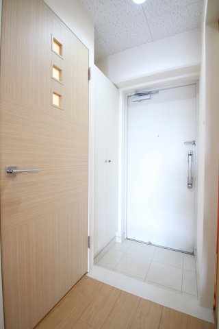 玄関　※別部屋の参考写真となります※現況優先※